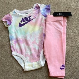 Nike Baby girl onesie/leggings set